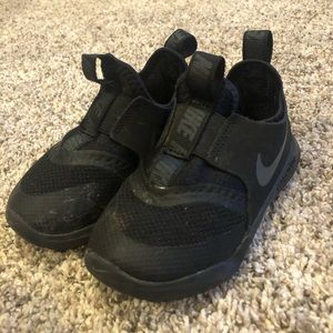 Toddler boys Nike Tennis Shoes